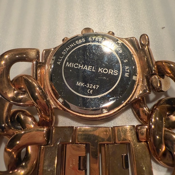 Michael Kors MK3247 Wrist Watch for Women in Rose Gold - Picture 4 of 5